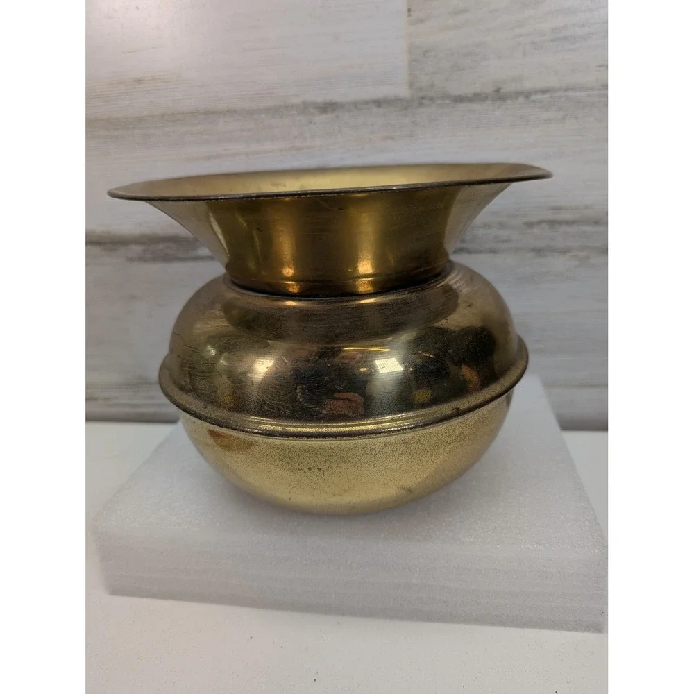 Vintage Brass Spittoon Cuspidor Made In England Round Bowl‎ Pot Decor Display